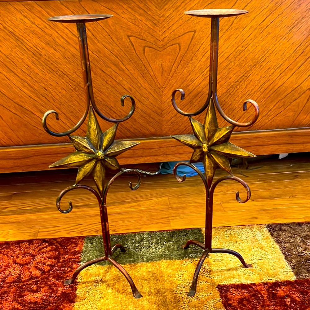 2 candle stands